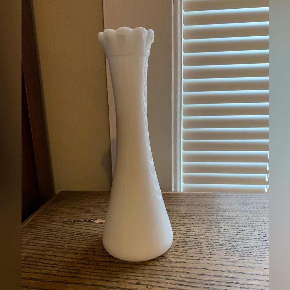 Vintage Mid Century Milk Glass Vase - Picture 4 of 6